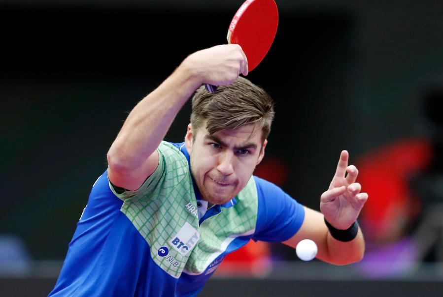 高清：世预赛英格兰2-0 斯凯利首秀建功.