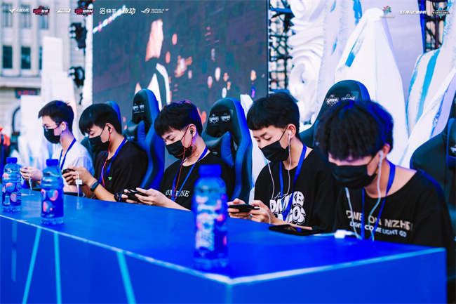 阿尔瓜西尔：奥亚萨瓦尔状态确实有些起伏，但我绝对信任他