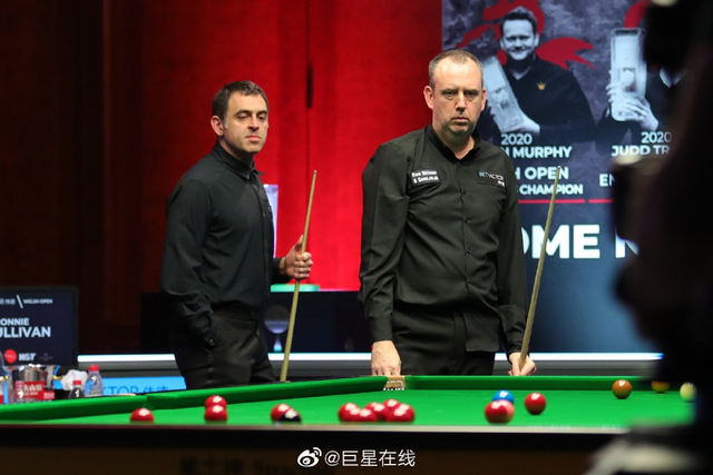 党员们认真 党员们认真