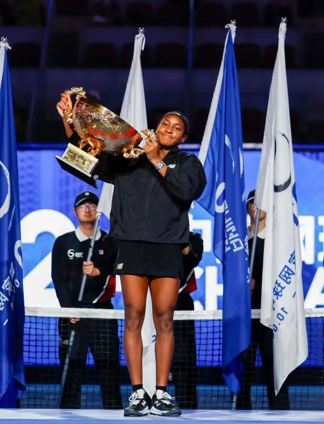 你什么冠军？比达尔伸两根手指回应球迷辱骂：我有两座美洲杯.