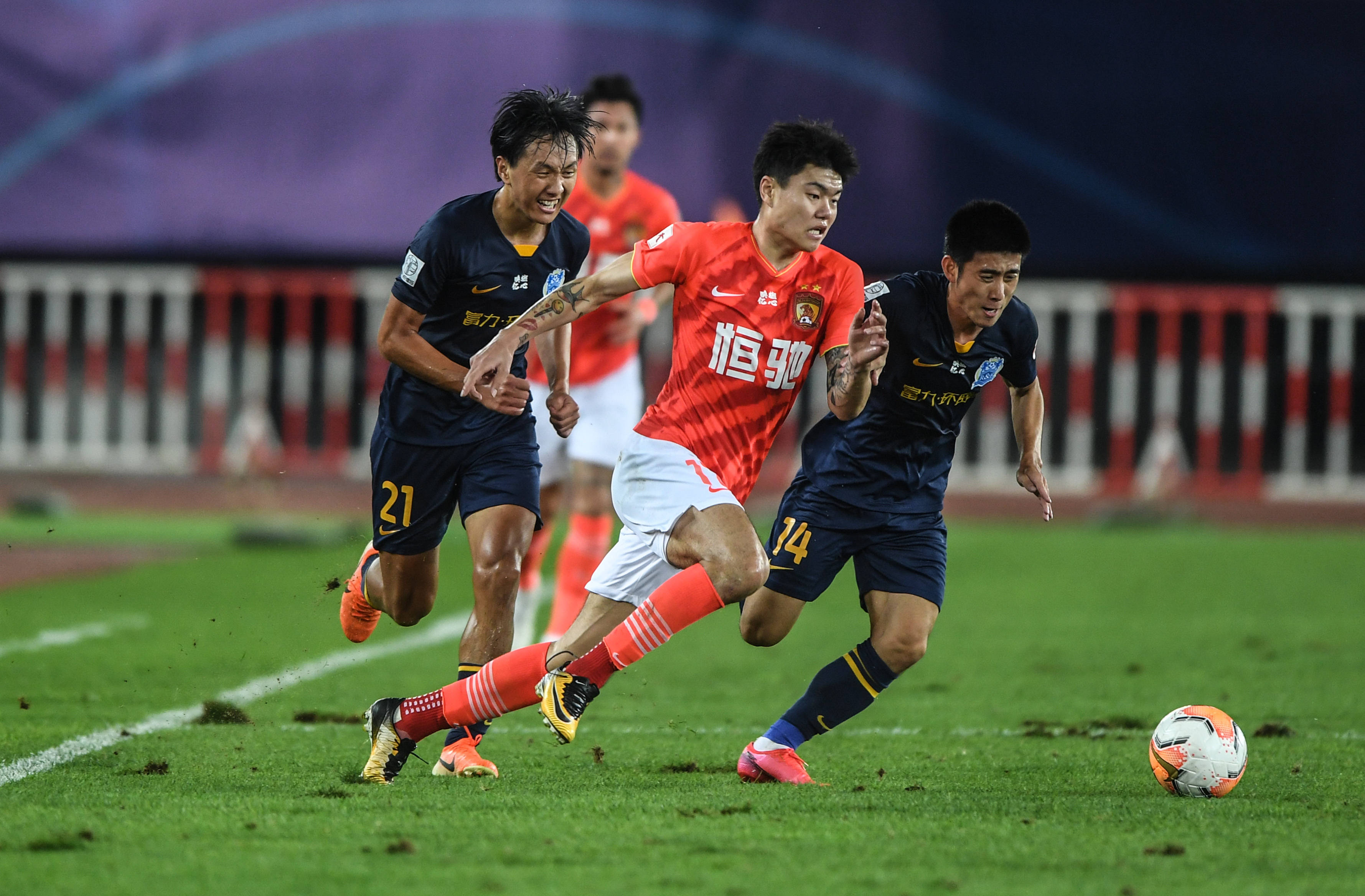 泰山二队战平对手，依木兰表现很差？一线队中路不可能使用年轻人.