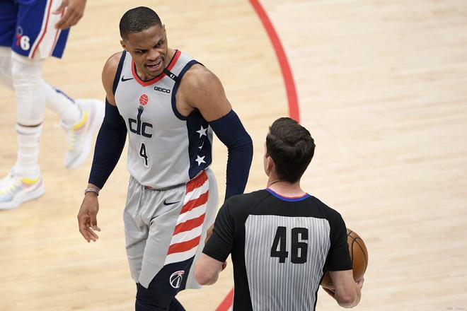 两米二三的篮球巨人真的来了！.