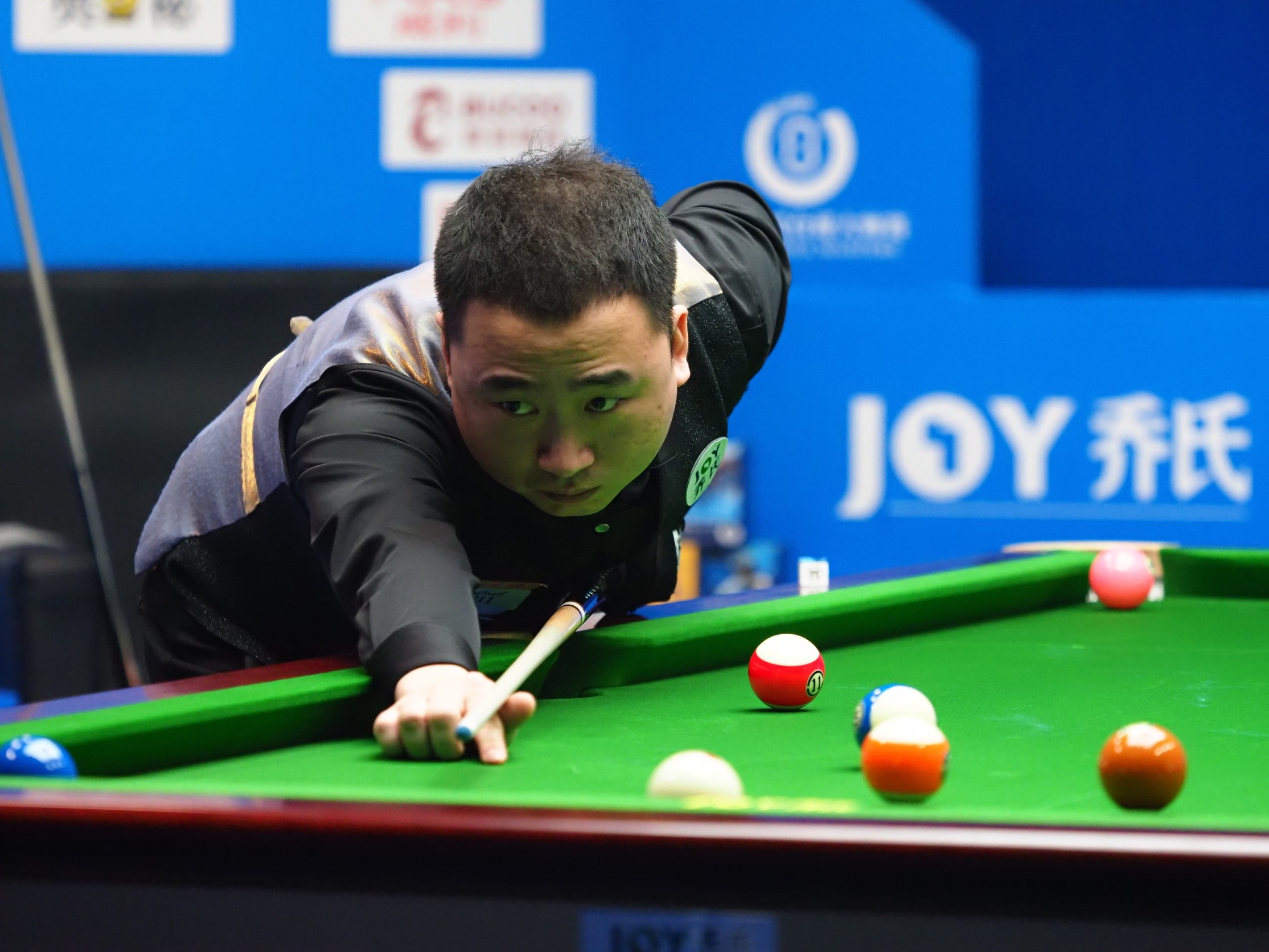 东体：国足前场人员将出现变化，锋线两人会一前一后站位.