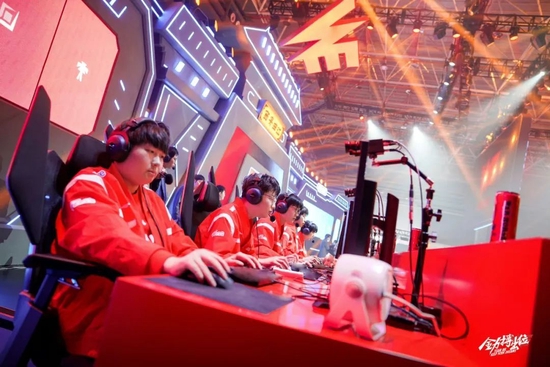 英国跳水王子场边织毛线 难度升级还有设计图